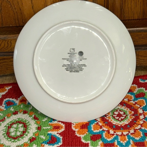 Hello Kitty Holiday Plate 2023 NWOT - Picture 3 of 4